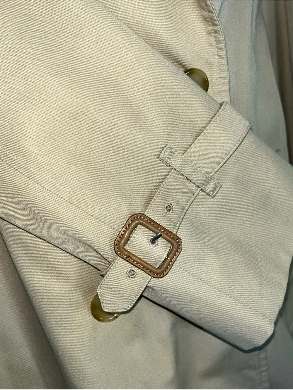 Burberry Classic Double-Breasted Trench Coat - Tan size large - Picture 4 of 13